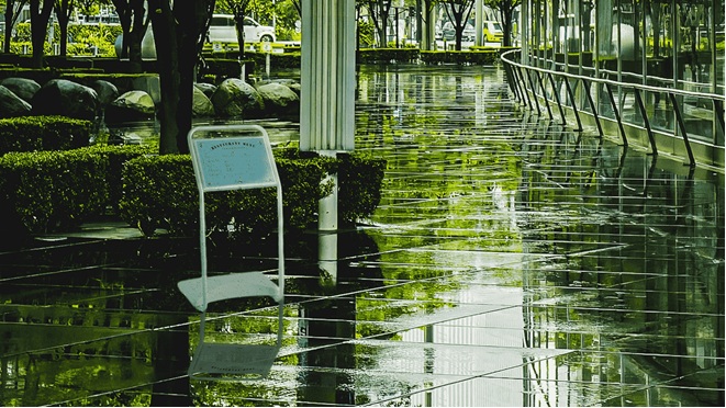 ＼　スタッフ日記を更新しました　／ 雨風に強い！防水案内板の素材ガイド/アルミ 